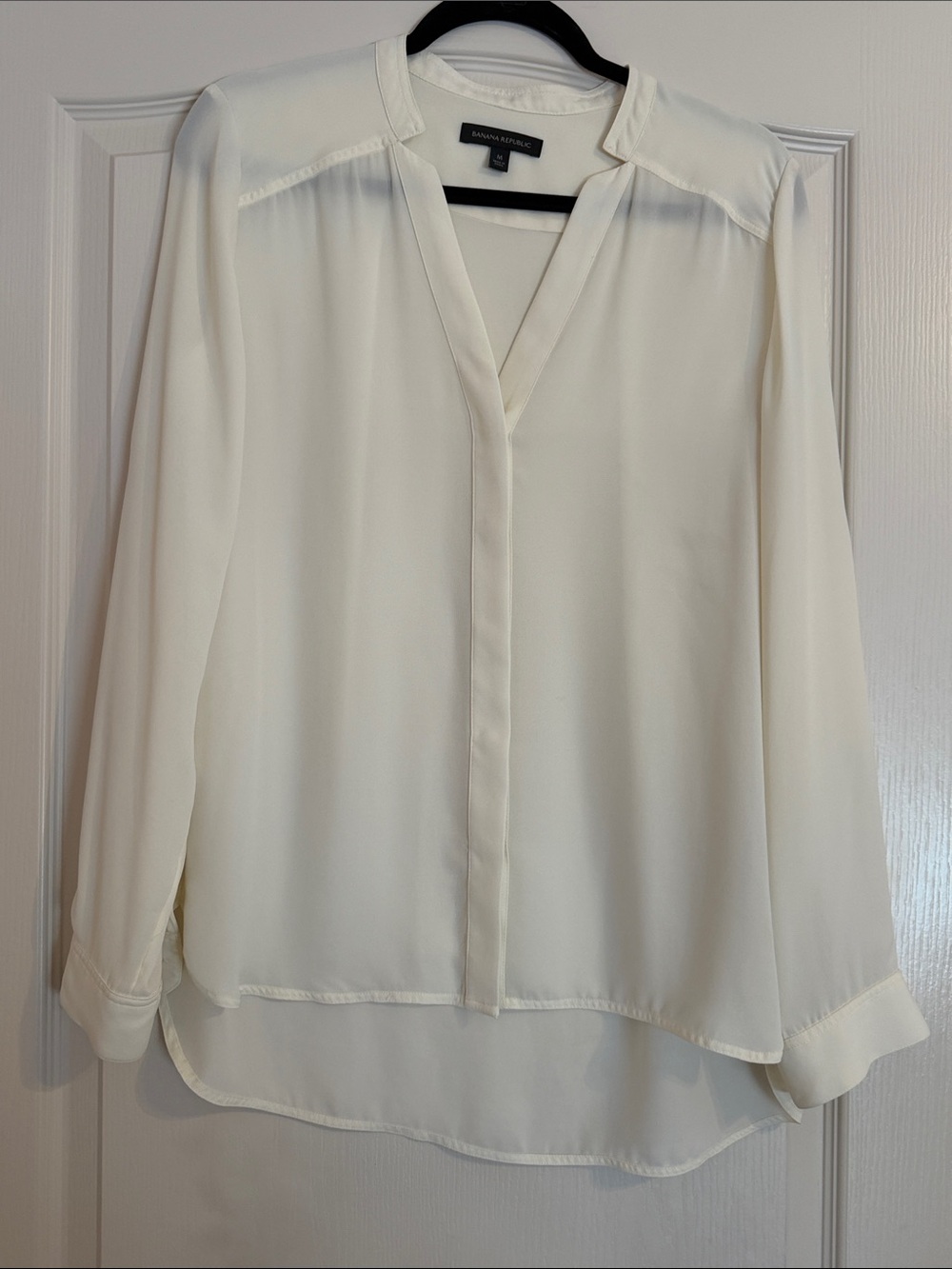 Banana Republic Ivory V-Neck Long Sleeve Blouse